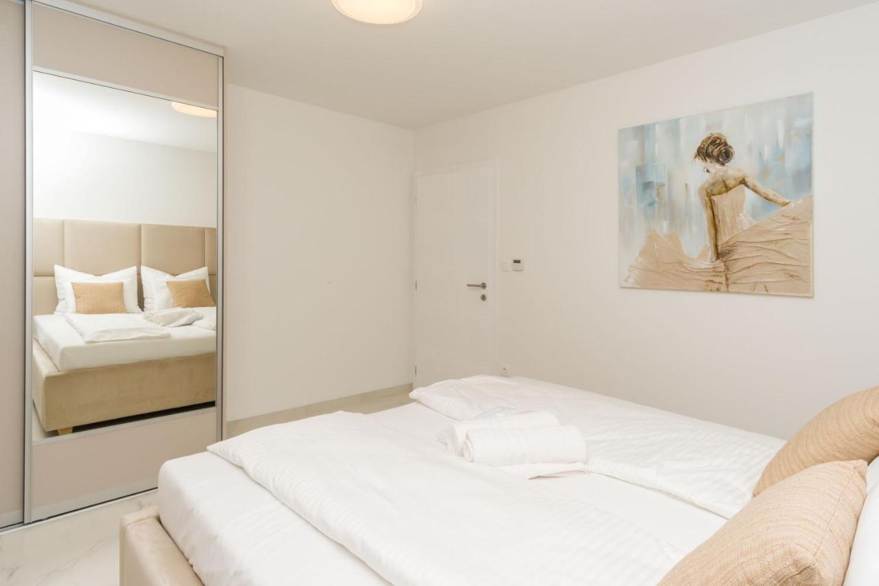 Apartmani Simi - The Sun Crikvenica Exteriör bild